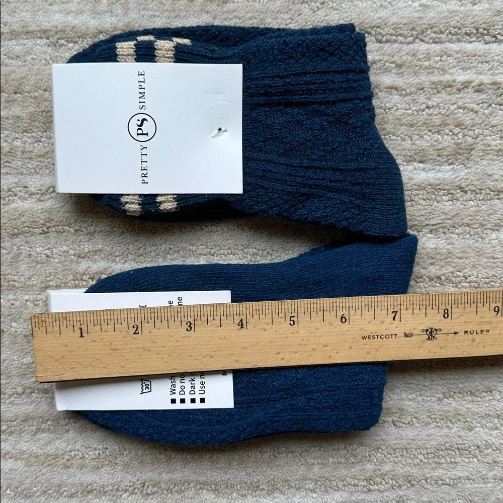 NWT 2 Pairs of Pretty Simple MINIMALIST STRIPE SOCKS Navy and Cream